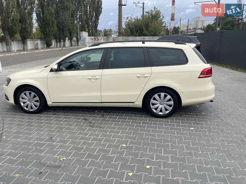Универсал Volkswagen Passat 2012 в Киеве