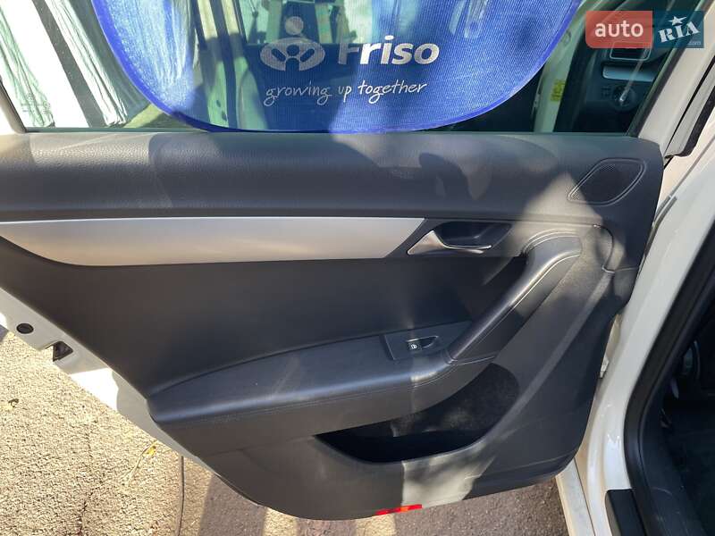 Универсал Volkswagen Passat 2012 в Киеве