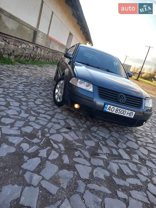 Седан Volkswagen Passat 2003 в Виноградове