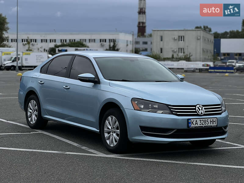 Седан Volkswagen Passat 2011 в Києві