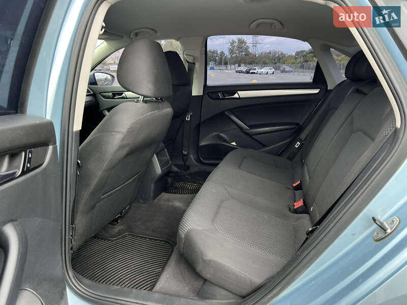 Седан Volkswagen Passat 2011 в Києві