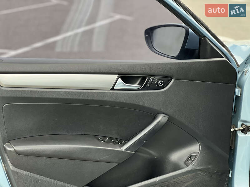 Седан Volkswagen Passat 2011 в Києві