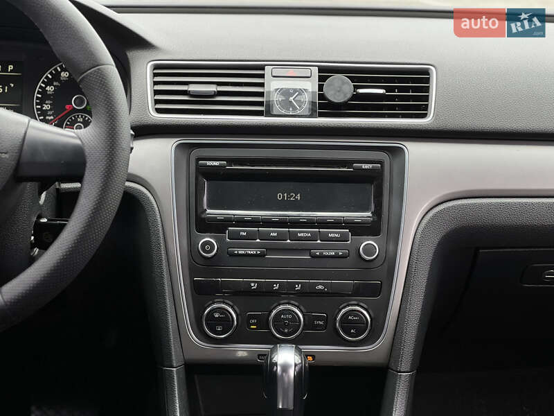 Седан Volkswagen Passat 2011 в Києві