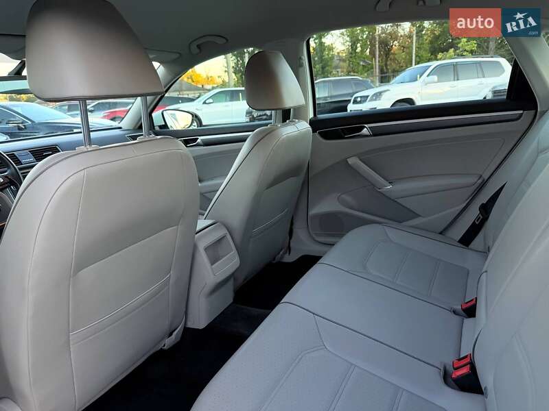 Седан Volkswagen Passat 2018 в Харькове