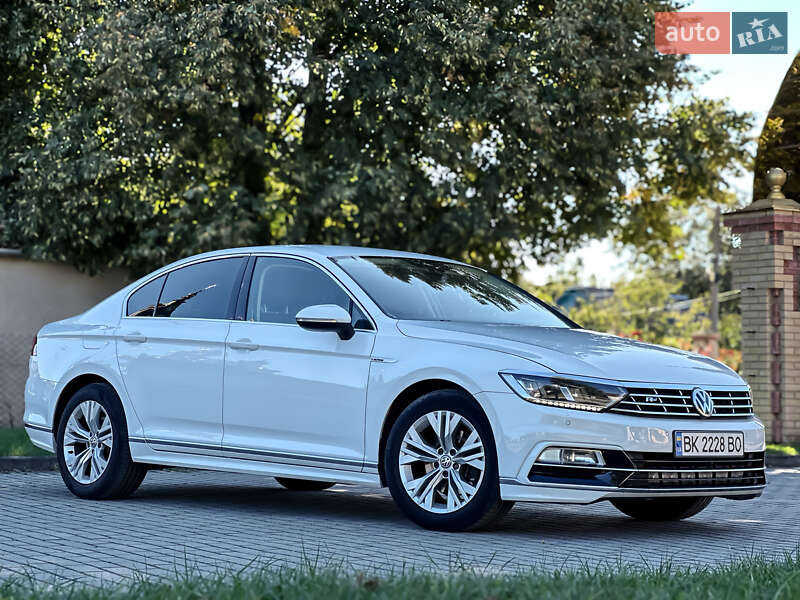 Седан Volkswagen Passat 2016 в Радивиліві