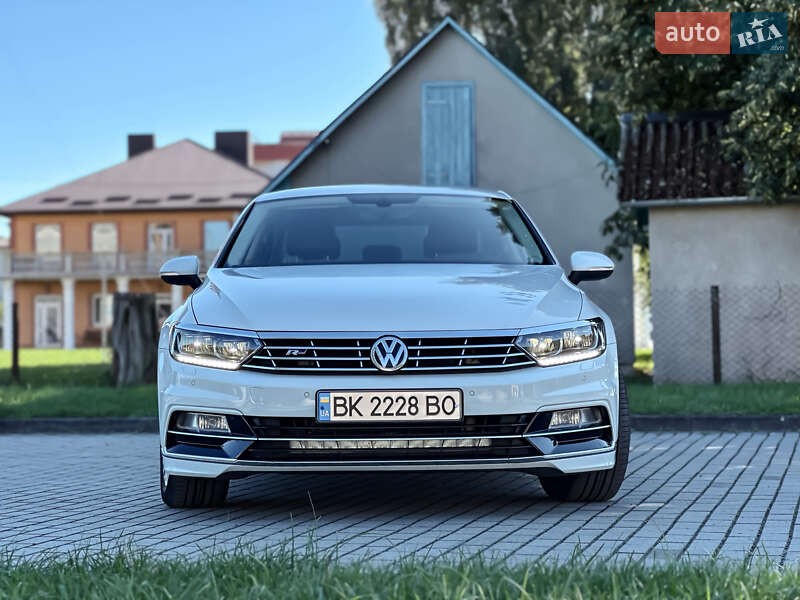 Седан Volkswagen Passat 2016 в Радивиліві