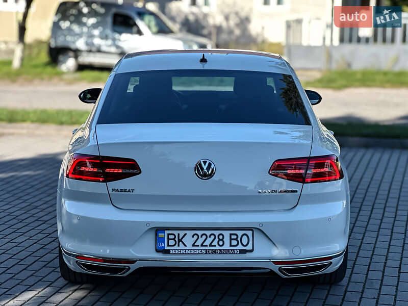 Седан Volkswagen Passat 2016 в Радивиліві