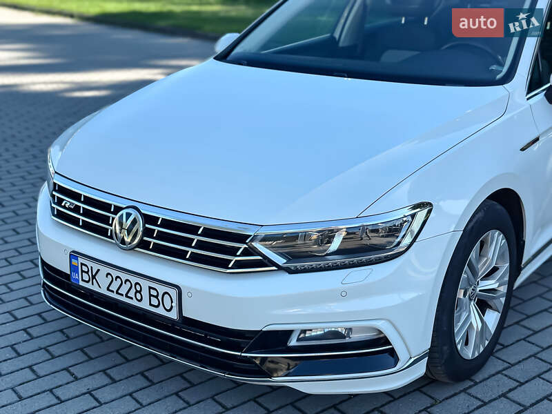 Седан Volkswagen Passat 2016 в Радивиліві