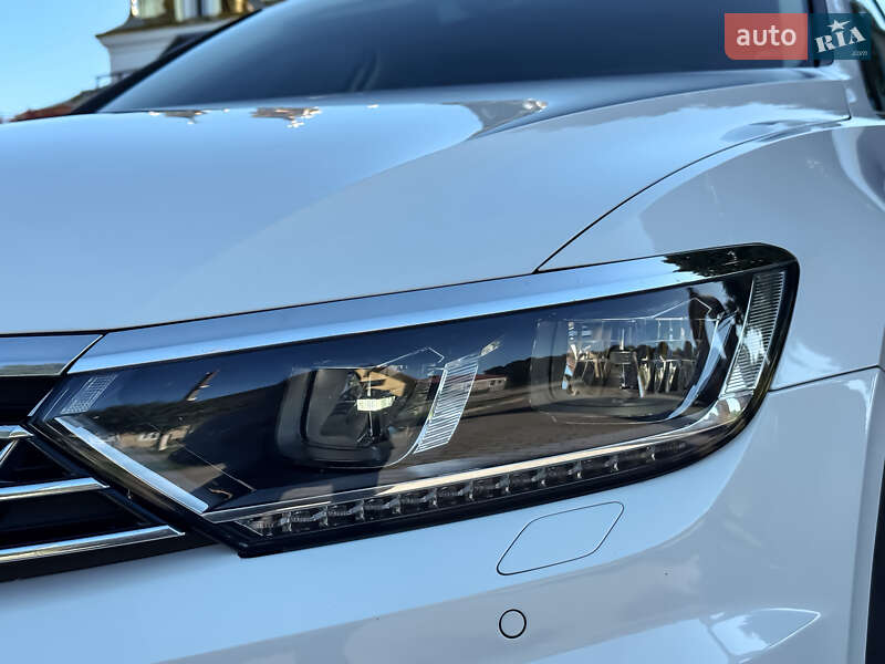 Седан Volkswagen Passat 2016 в Радивиліві