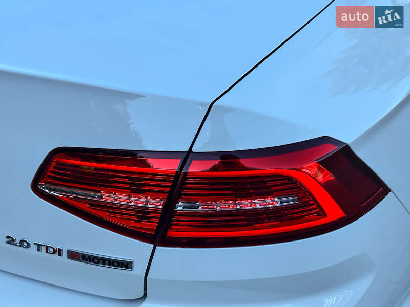 Седан Volkswagen Passat 2016 в Радивиліві