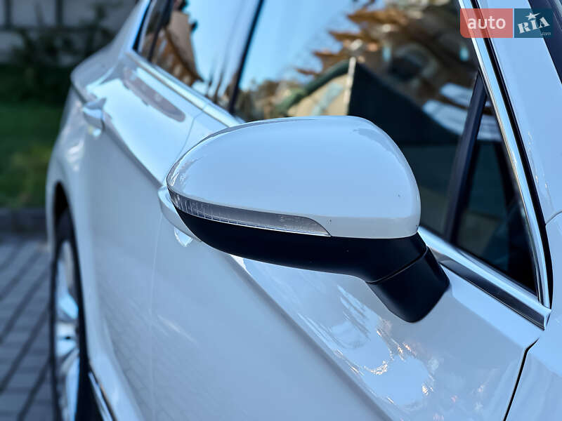 Седан Volkswagen Passat 2016 в Радивиліві