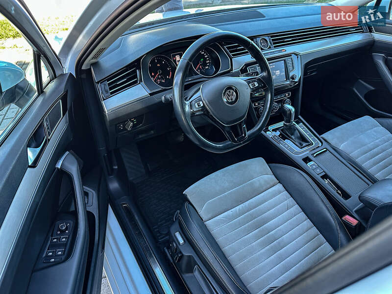 Седан Volkswagen Passat 2016 в Радивиліві