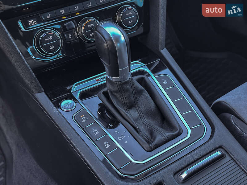 Седан Volkswagen Passat 2016 в Радивиліві