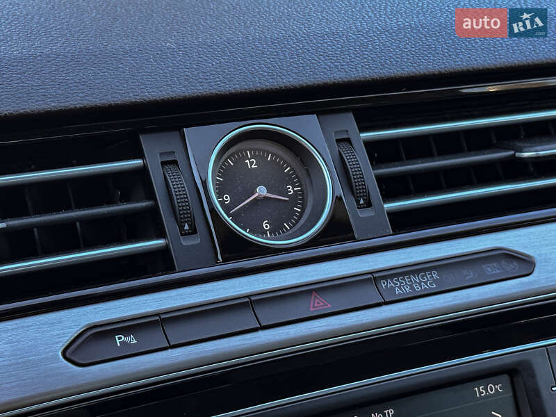 Седан Volkswagen Passat 2016 в Радивиліві