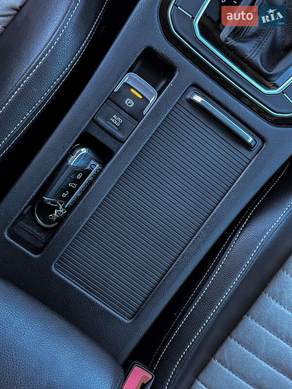 Седан Volkswagen Passat 2016 в Радивиліві