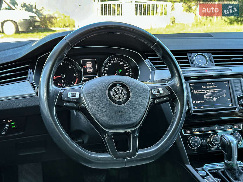 Седан Volkswagen Passat 2016 в Радивиліві