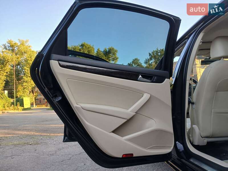 Седан Volkswagen Passat 2013 в Чернигове