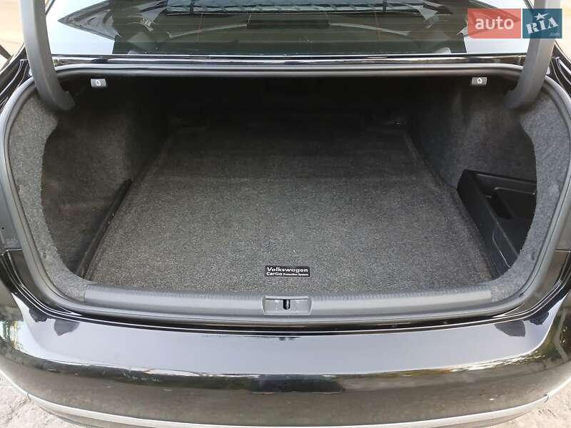Седан Volkswagen Passat 2013 в Чернигове