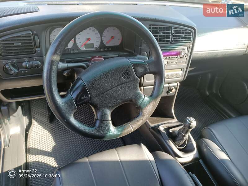 Седан Volkswagen Passat 1995 в Любешове