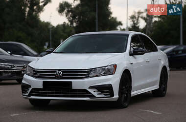 Седан Volkswagen Passat 2018 в Киеве