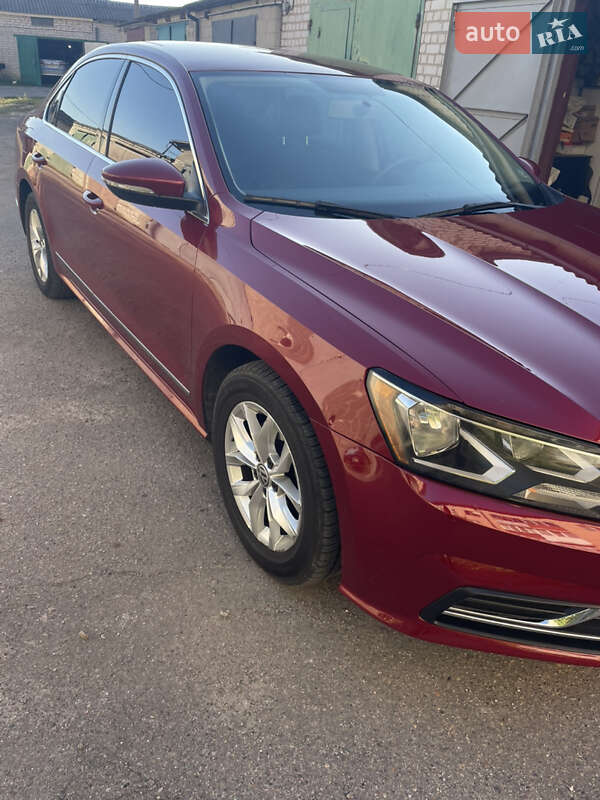 Седан Volkswagen Passat 2017 в Черкассах