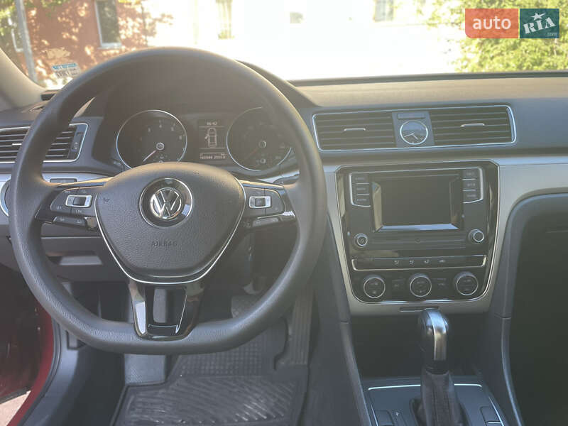 Седан Volkswagen Passat 2017 в Черкассах