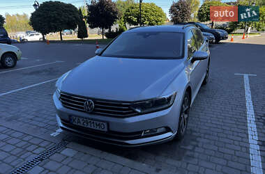 Универсал Volkswagen Passat 2018 в Киеве