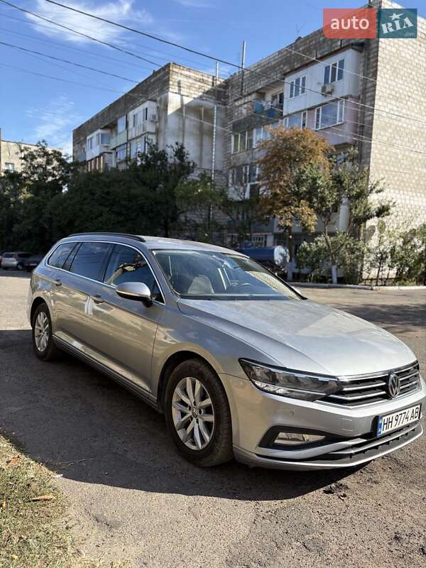 Универсал Volkswagen Passat 2020 в Киеве