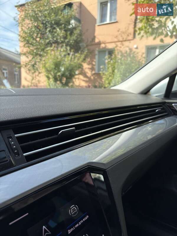 Универсал Volkswagen Passat 2020 в Киеве