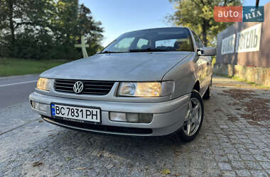 Седан Volkswagen Passat 1994 в Новом Ярычеве
