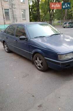 Седан Volkswagen Passat 1990 в Кривом Роге