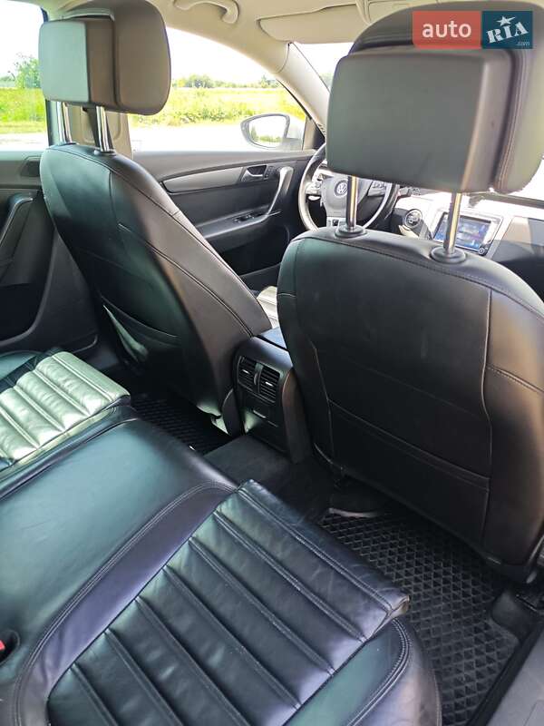 Универсал Volkswagen Passat 2011 в Ровно