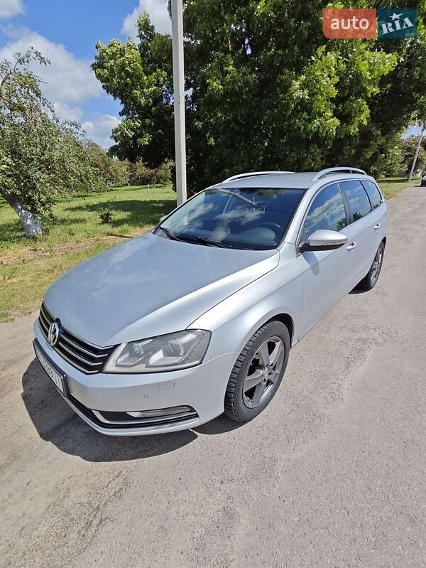 Универсал Volkswagen Passat 2011 в Ровно