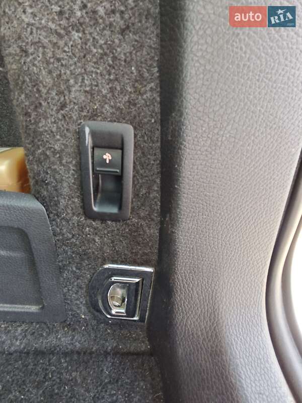 Универсал Volkswagen Passat 2011 в Ровно