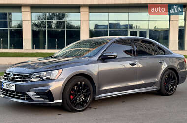 Седан Volkswagen Passat 2016 в Днепре