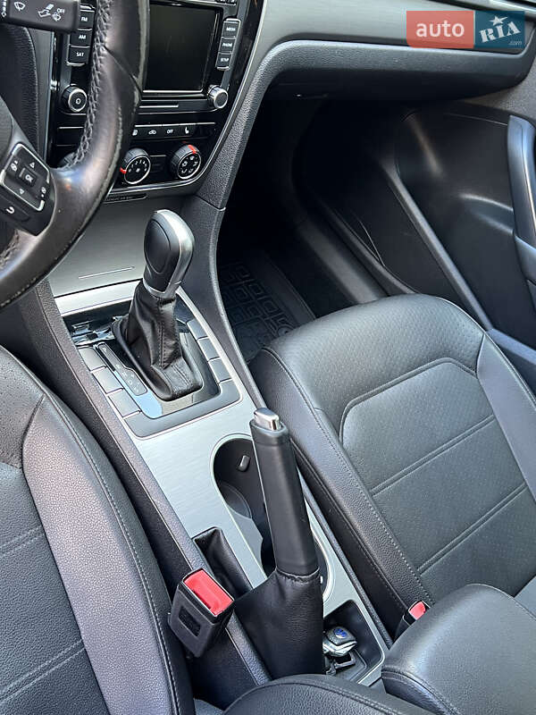 Седан Volkswagen Passat 2014 в Харькове