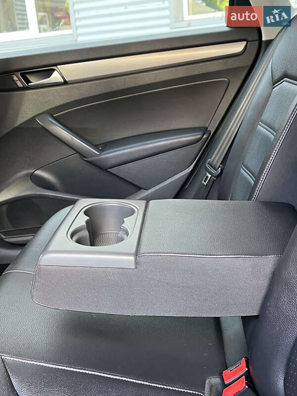 Седан Volkswagen Passat 2014 в Харькове