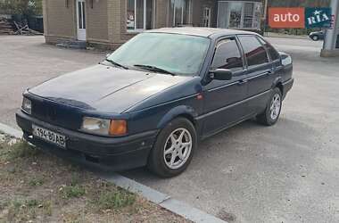 Седан Volkswagen Passat 1990 в Харкові