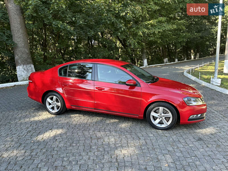 Седан Volkswagen Passat 2013 в Черновцах