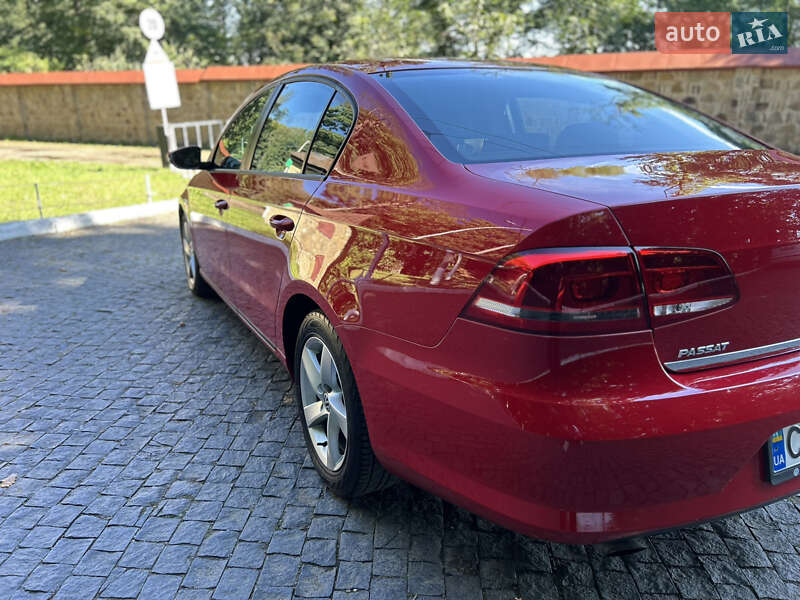 Седан Volkswagen Passat 2013 в Черновцах