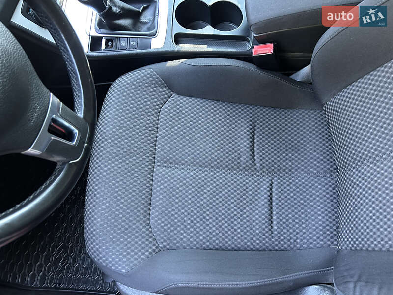 Седан Volkswagen Passat 2013 в Черновцах