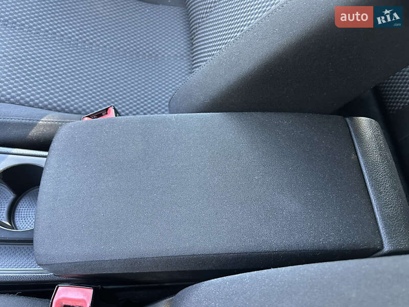 Седан Volkswagen Passat 2013 в Черновцах