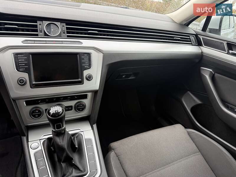 Универсал Volkswagen Passat 2015 в Луцке