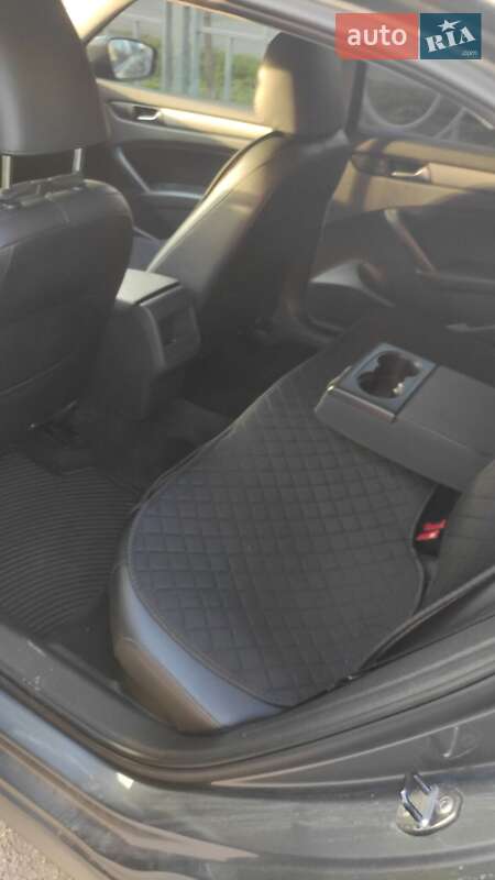 Седан Volkswagen Passat 2013 в Киеве