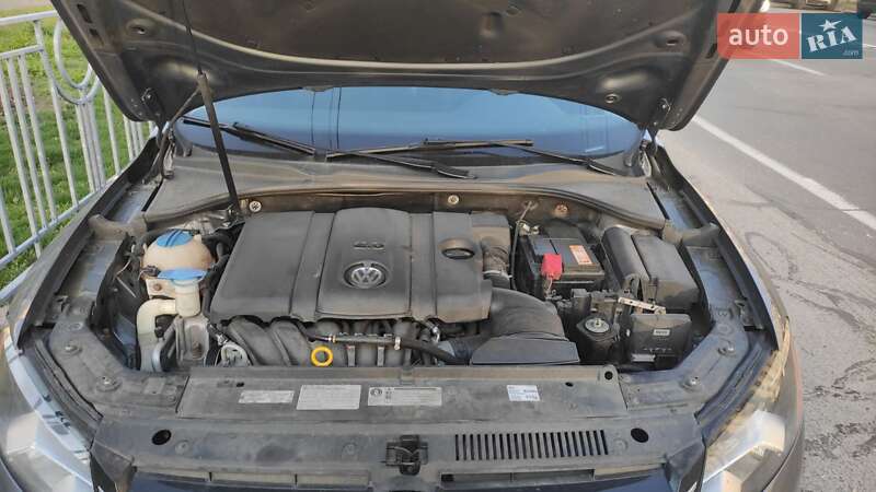 Седан Volkswagen Passat 2013 в Киеве