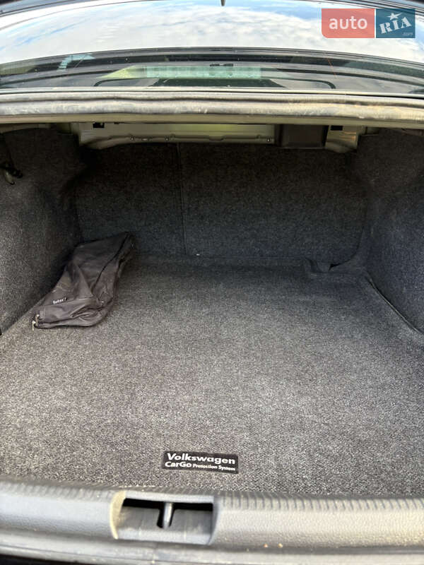 Седан Volkswagen Passat 2012 в Івано-Франківську