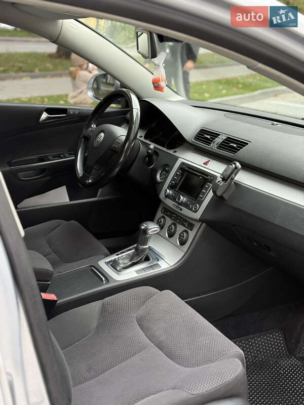 Универсал Volkswagen Passat 2009 в Ровно
