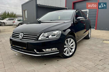 Седан Volkswagen Passat 2012 в Черновцах