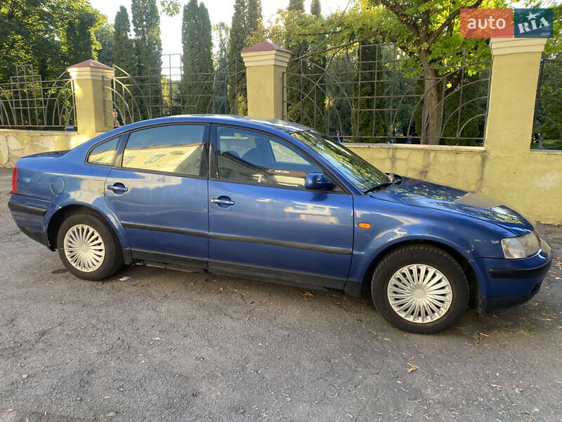 Седан Volkswagen Passat 1998 в Рівному