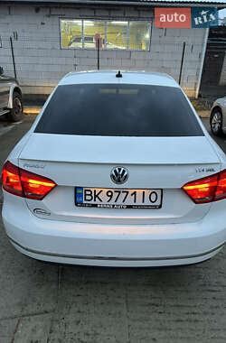 Седан Volkswagen Passat 2011 в 